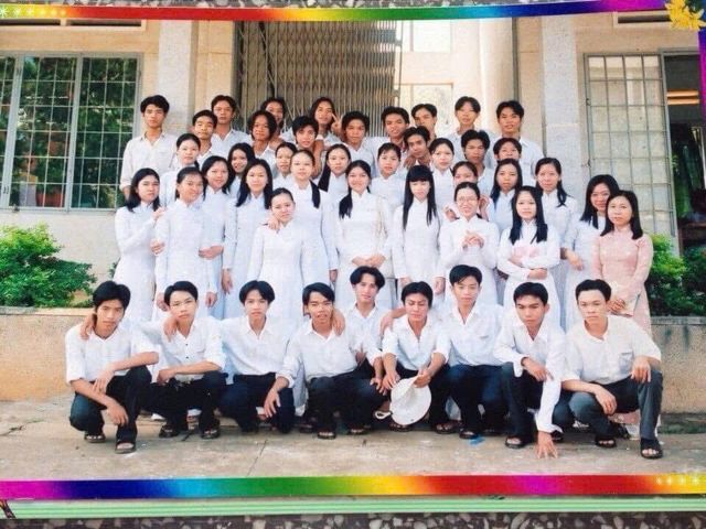 2003 – 2004 – Tập thể một lớp áo dài trắng