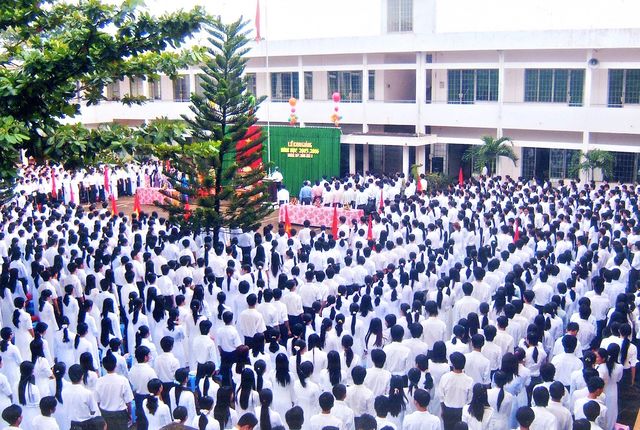 2006 – Toàn trường dự Lễ khai giảng năm học 2006 – 2007