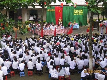 2009 – Toàn trường dự Lễ khai giảng năm học 2009 – 2010