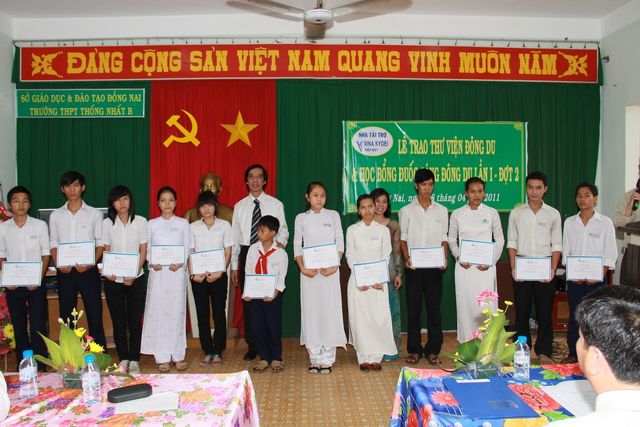 2011 – Lễ trao Thư viện Đông Du và học bổng Đuốc sáng Đông Du (08/4/2011)