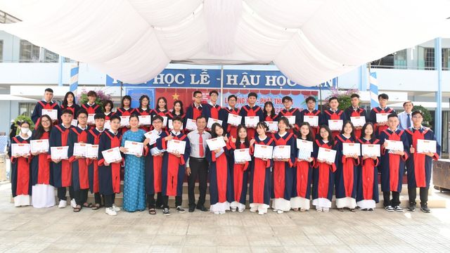 2024 – Học sinh lễ phục tốt nghiệp – Lễ tổng kết năm học 2023 – 2024