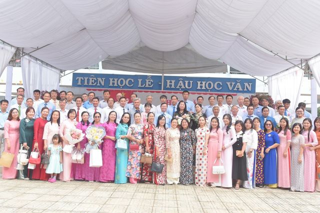 2024 – 2025 – Tập thể cán bộ, giáo viên năm học 2024 – 2025
