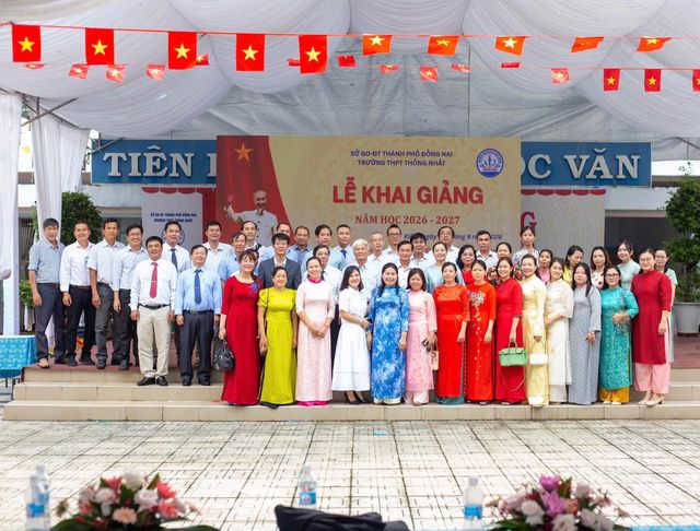 2026 – Tập thể cán bộ, giáo viên – Lễ khai giảng năm học 2026 – 2027, năm tròn 50 tuổi