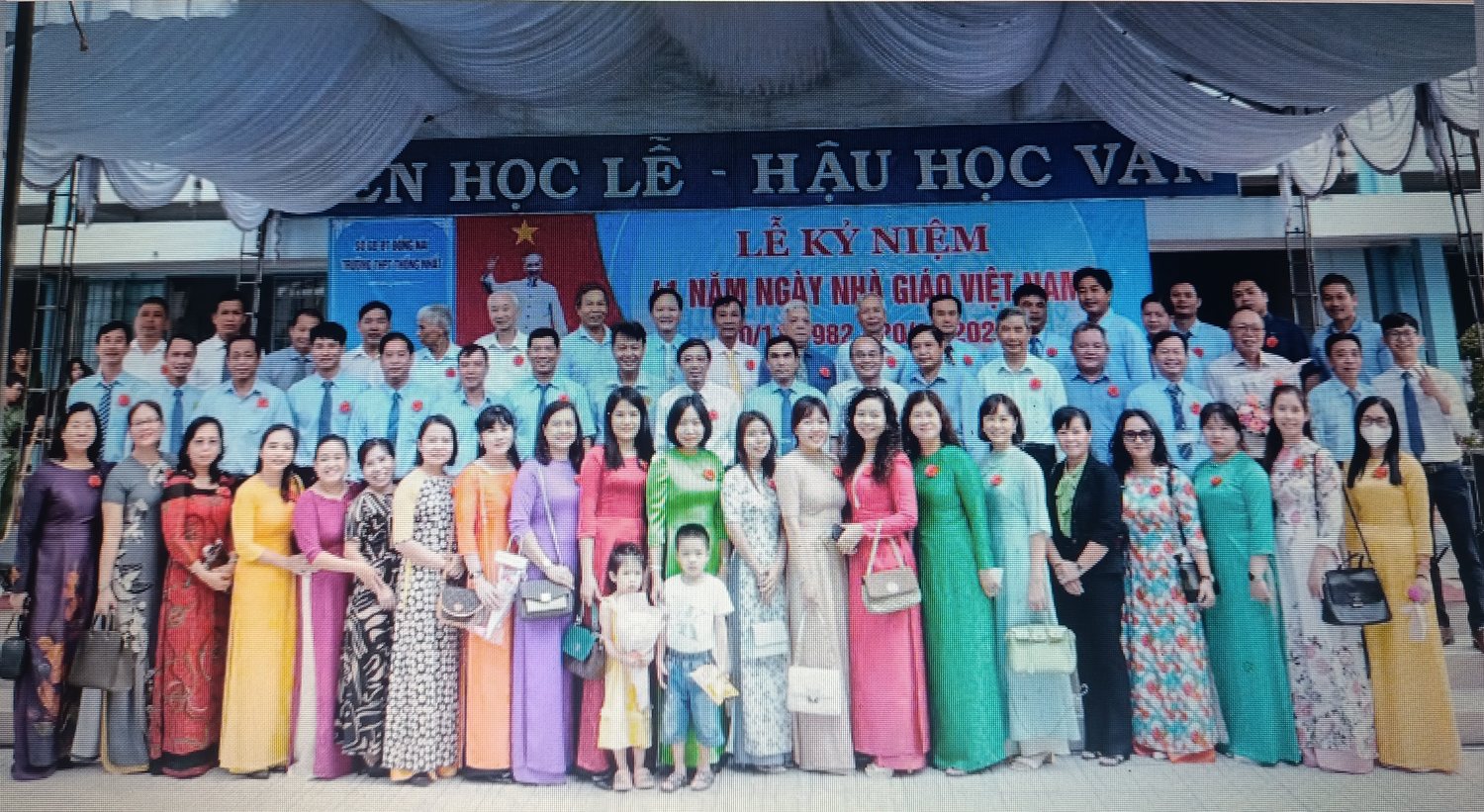 Tập thể cán bộ, giáo viên, nhân viên nhà trường