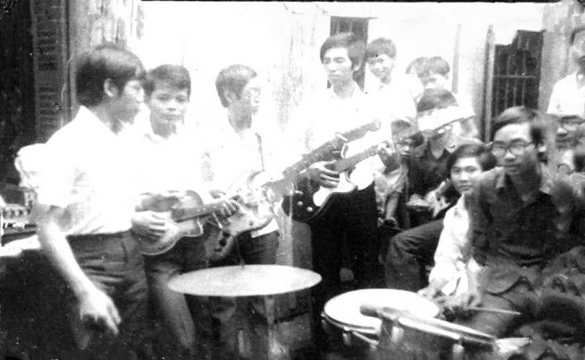 Ban nhạc của trường chủ yếu là thành viên của lớp 11C niên khóa 1977 – 1980